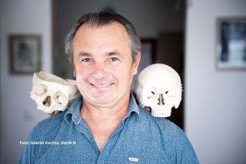 Primář neurochirurgie MUDr. Jan Klener